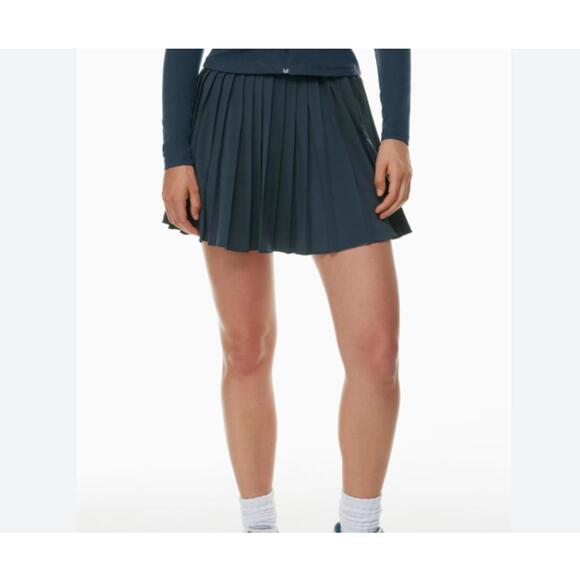 TNA Dresses & Skirts - Aritzia TnAction Women's Navy Pleated Tennis Skirt - Size Small